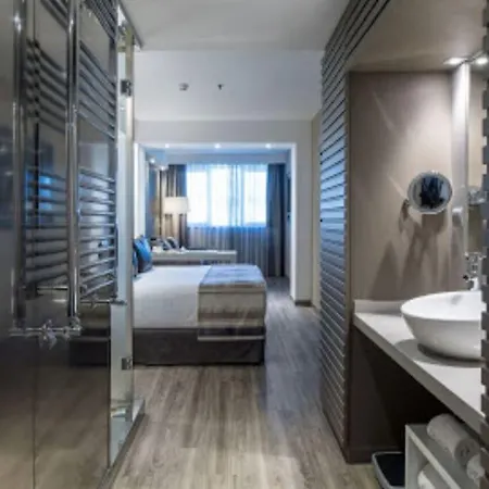 מלון Catalonia Square 4* Sup 4*