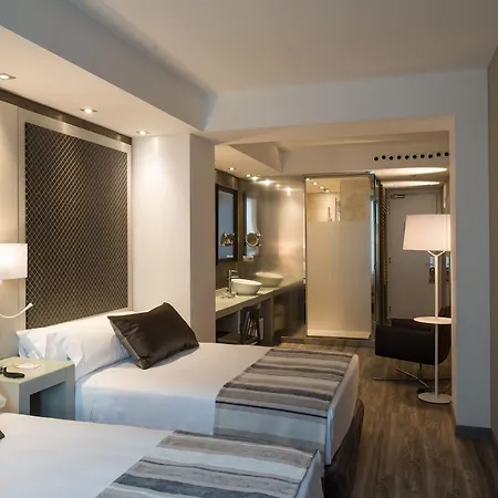 מלון Catalonia Square 4* Sup