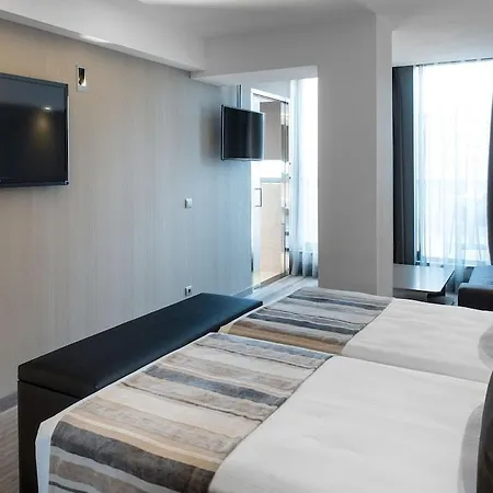 Catalonia Square 4* Sup מלון