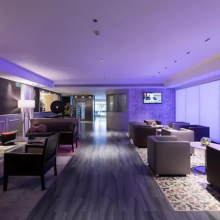 מלון Catalonia Square 4* Sup 4*