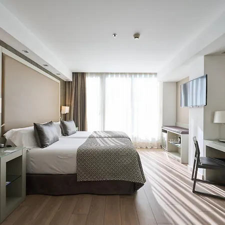 Catalonia Square 4* Sup מלון