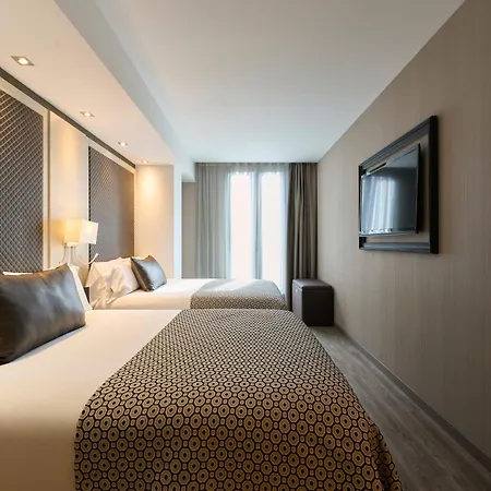 מלון Catalonia Square 4* Sup
