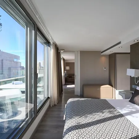 Catalonia Square 4* Sup מלון