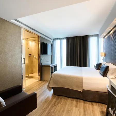 מלון Catalonia Square 4* Sup