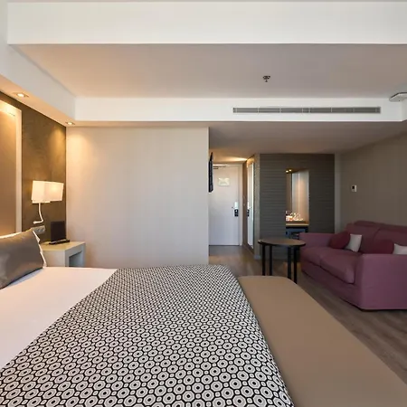 Catalonia Square 4* Sup מלון