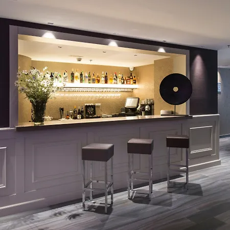 카탈로니아 스퀘어 4* 수프