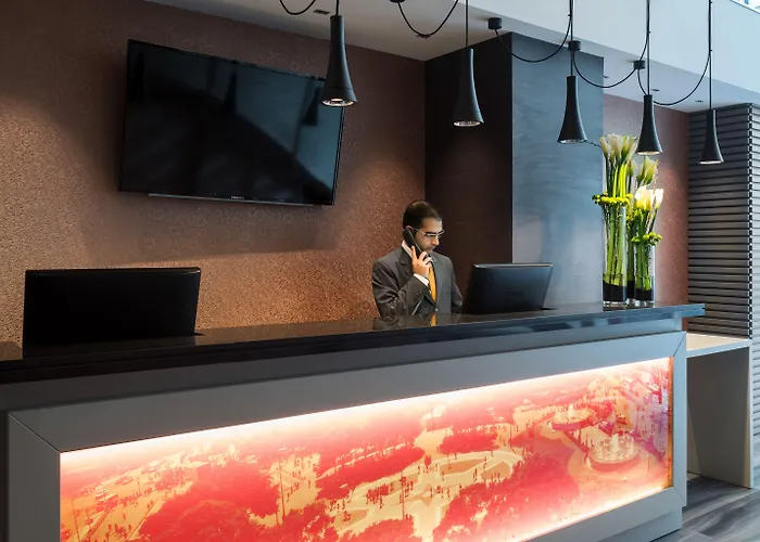 加泰罗尼广场酒店 酒店